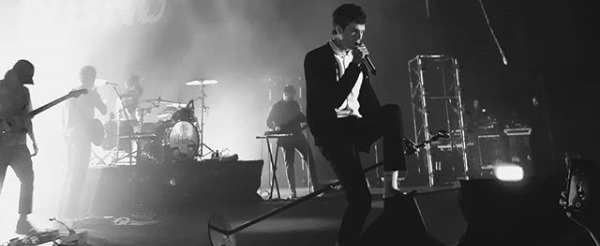 The Neighbourhood faz show íntimo para público barulhento em SP